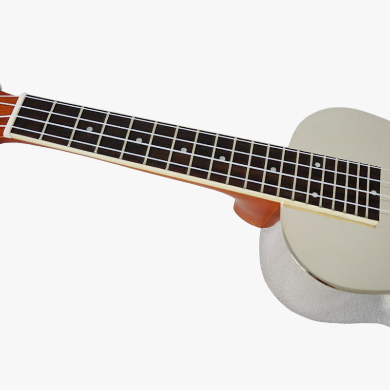 ウクレレ 24インチ コンサート グロス仕上げ 真鍮ボディ  - Musical Instrument Hawaii のレビューと価格